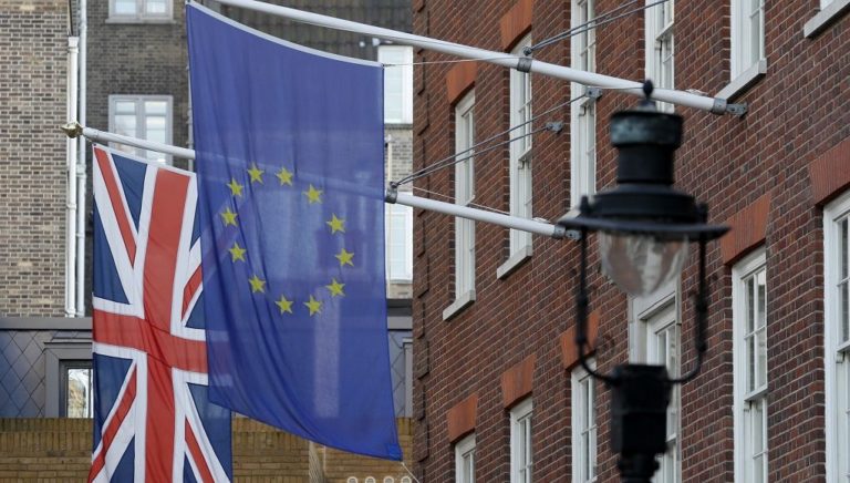 Επανεκκίνηση  συνομιλιών Λονδίνου-Βρυξελλών για συμφωνία μετά το Brexit