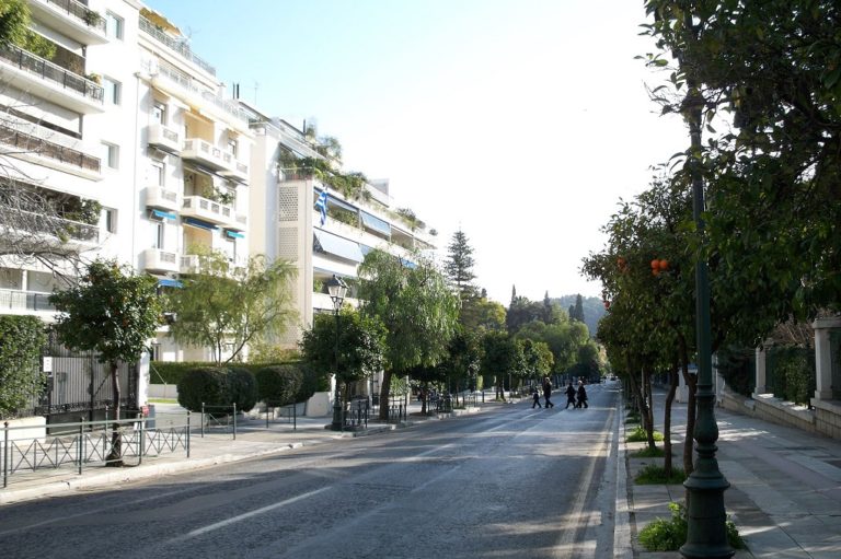 Συνελήφθησαν 7 μέλη του “Ρουβίκωνα” που πέταξαν τρικάκια έξω από το Μέγαρο Μαξίμου