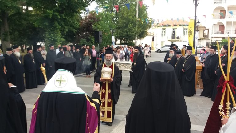 Τρίπολη: Τα οστά έφεραν τους πιστούς πολύ κοντά…