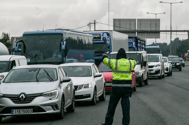 Πελοπόννησος: Απαγόρευση κυκλοφορίας φορτηγών άνω των 3,5 τόνων κατά την περίοδο του Πάσχα