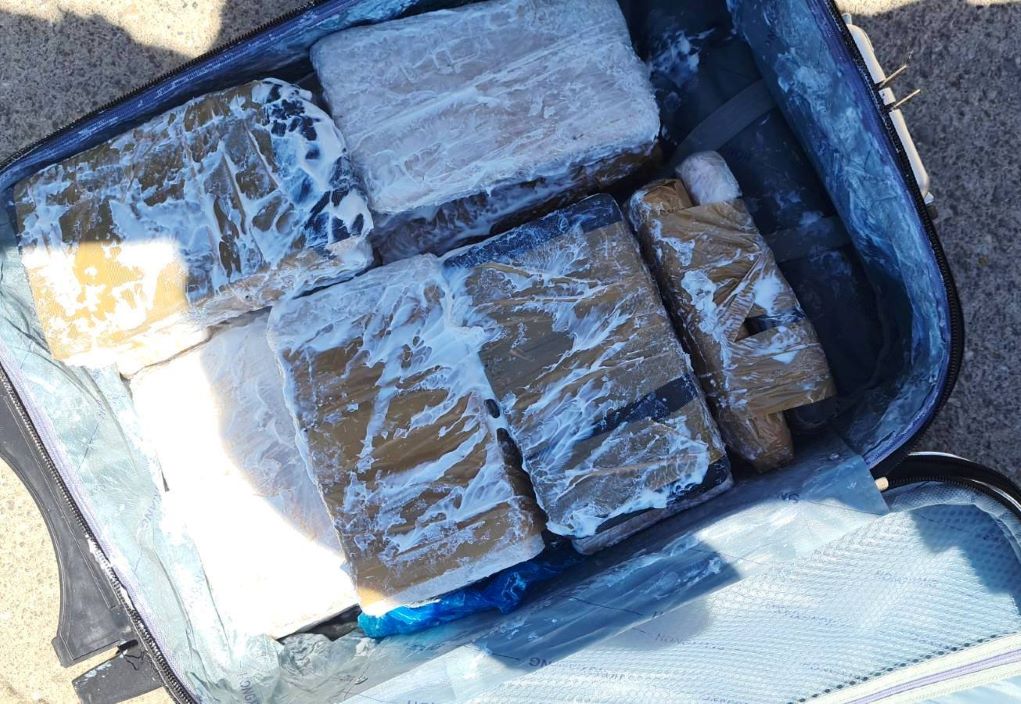 Δίωξη Ναρκωτικών: 100 κιλά “ξανθιάς” ηρωίνης σε διαμέρισμα στην Αθήνα