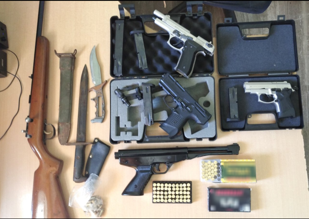 Δύο συλλήψεις για… μικρό οπλοστάσιο στο Ηράκλειο