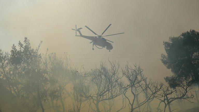Υπό έλεγχο η φωτιά στα Κύθηρα-Με τη συνδρομή  ελικοπτέρου από τα Χανιά