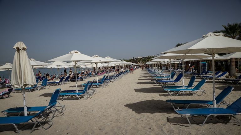 “Λουκέτο” στην παραλία Αυλάκι για παράβαση ορίου λουόμενων- Πρόστιμα σε επιχειρήσεις στο Π. Ράφτη