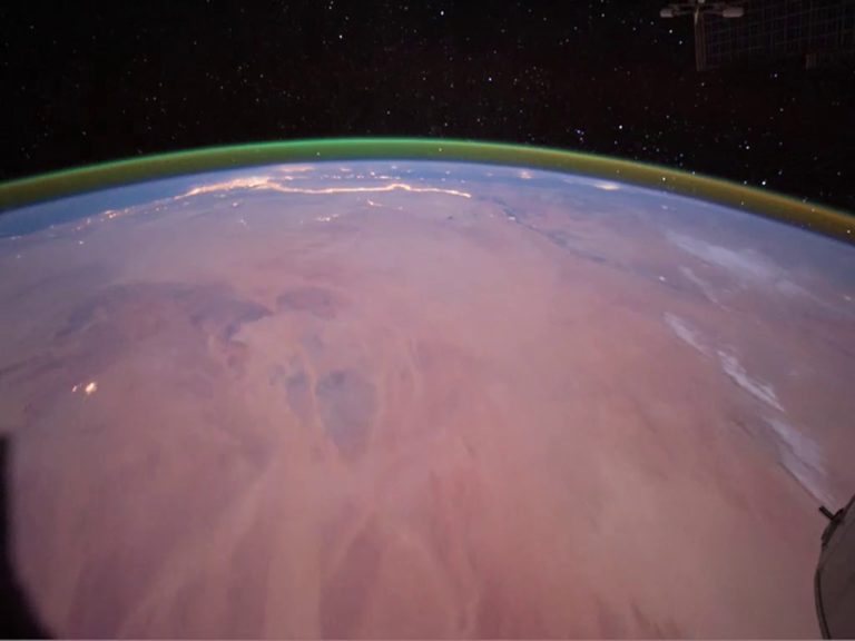 Διαστημόπλοιο κατέγραψε «πράσινη λάμψη» στον Άρη