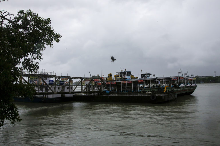 Μπανγκλαντές: Τουλάχιστον 30 νεκροί από το ναυάγιο φέρι μποτ στην Ντάκα -20 αγνοούμενοι