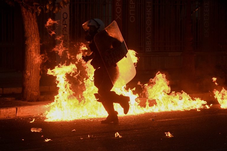 Ποινική δίωξη στους συλληφθέντες για τα επεισόδια στην πορεία προς την αμερικανική πρεσβεία