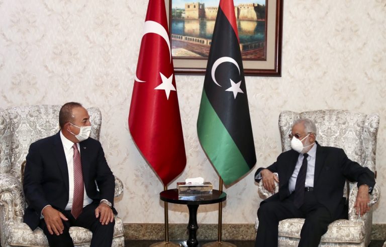 Επίσκεψη έκπληξη Τσαβούσογλου στη Λιβύη