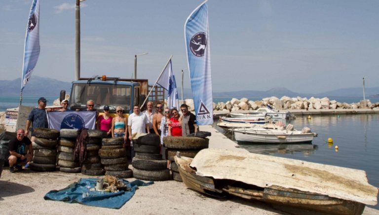 Εθελοντική δράση καθαρισμού του βυθού – Ανέσυραν μέχρι και βάρκα