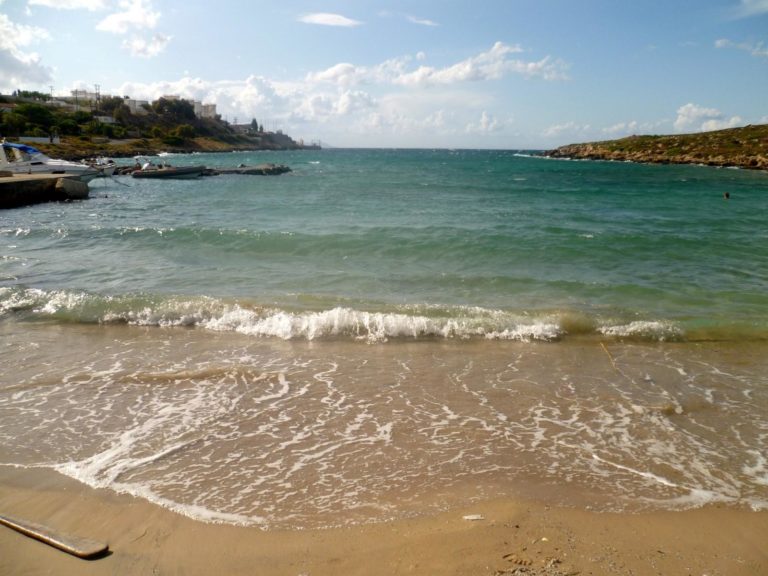 Εκκενώθηκε λόγω λυμάτων η παραλία στον Άγιο Ονούφριο Ακρωτηρίου