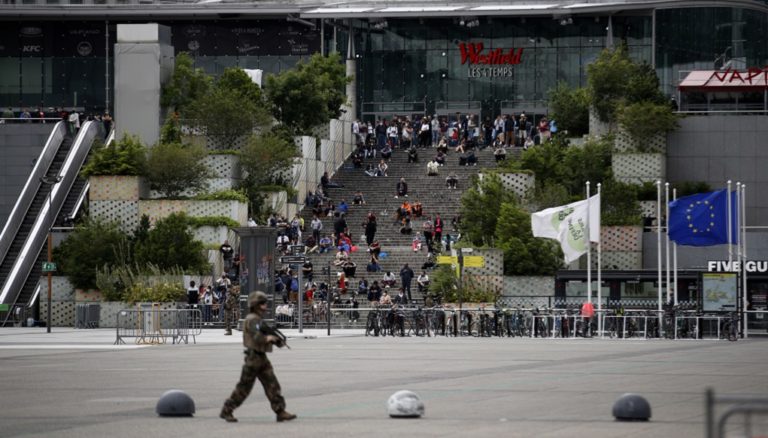 Παρίσι: Έληξε η αστυνομική επιχείρηση σε εμπορικό κέντρο-Δεν εντοπίστηκε ένοπλος