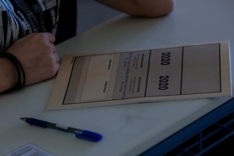 Έπεσε  η «αυλαία» των Πανελλαδικών για τα ΓΕΛ με Χημεία, Οικονομία-Θέματα και απαντήσεις από το ert.gr (video)