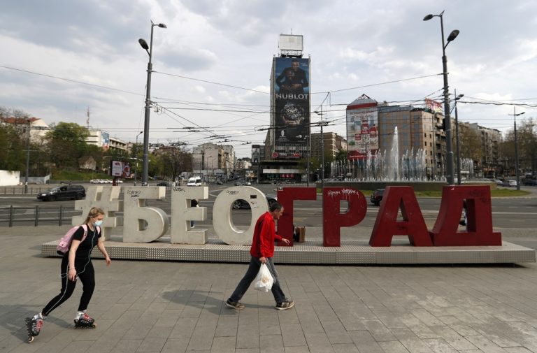 Σερβία: Μέτρα λόγω έξαρσης κορονοϊού – Νέοι το 70% των νέων κρουσμάτων
