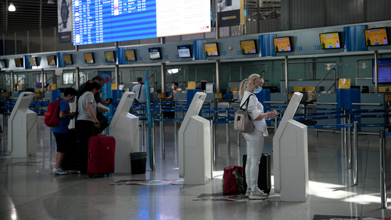 Για ποιες χώρες ανοίγει τα σύνορά της η Ελλάδα-“Πράσινο φως” από την ΕΕ για 14 χώρες (video)