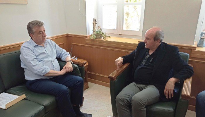 Συνάντηση Περιφερειάρχη με τον Πρόεδρο της Πανελλήνιας ομοσπονδίας εργαζομένων ΥΠΕΧΩΔΕ