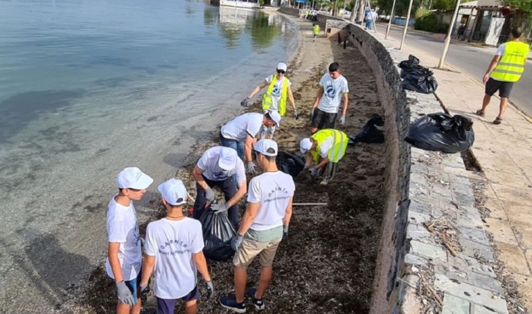 Νεολαία, αθλητές και τρίτη ηλικία καθάρισαν την παραλία Ασπροπύργου