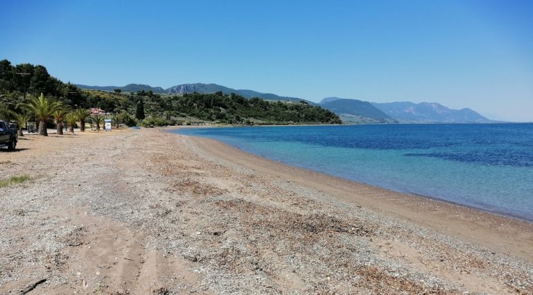 Προετοιμάζονται για υποδοχή παραθεριστών οι βραβευμένες παραλίες με γαλάζιες σημαίες