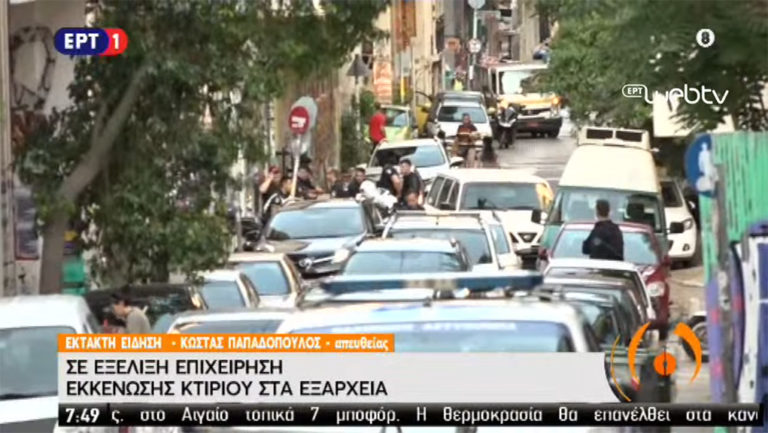 Επιχείρηση εκκένωσης κτηρίων στα Εξάρχεια-Βρέθηκαν λοστοί και κοντάρια (live-video)