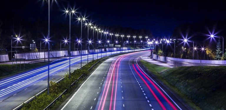 Αλλάζουν τα…φώτα στο οδικό δίκτυο της Περιφέρειας με 7.700 λάμπες LED