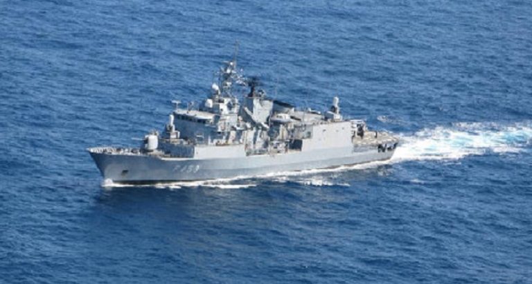 Πλοίο ύποπτο για μεταφορά όπλων παρακολουθεί η φρεγάτα “Σπέτσαι” ανοιχτά της Λιβύης (video)