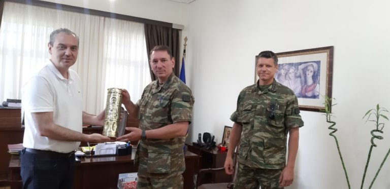 Επίσκεψη του διοικητή της 361 ΠΑΠ στον δήμαρχο Ελασσόνας