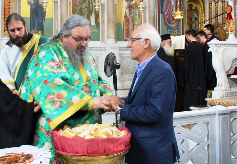 Ευχές του δημάρχου στον Μητροπολίτη Λαρίσης Ιερώνυμο