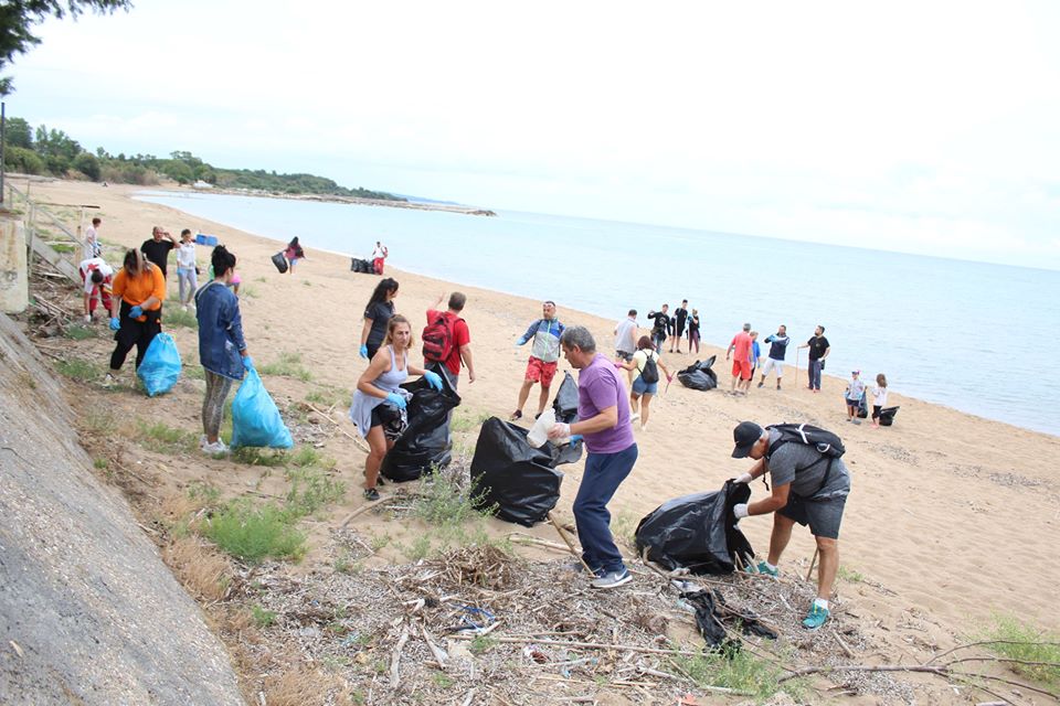 Εθελοντικός καθαρισμός στις παραλίες του Δήμου Ήλιδας