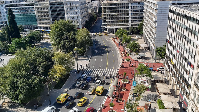 “Ο Μεγάλος Περίπατος”: Νέα όψη από σήμερα, στην κάτω πλευρά του Συντάγματος (video)