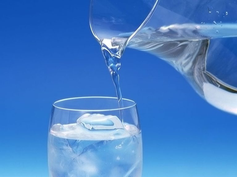 100 τόνους εμφιαλωμένων νέρων μοίρασε ο Δ.Λαρισαίων – Νέα διανομή σήμερα