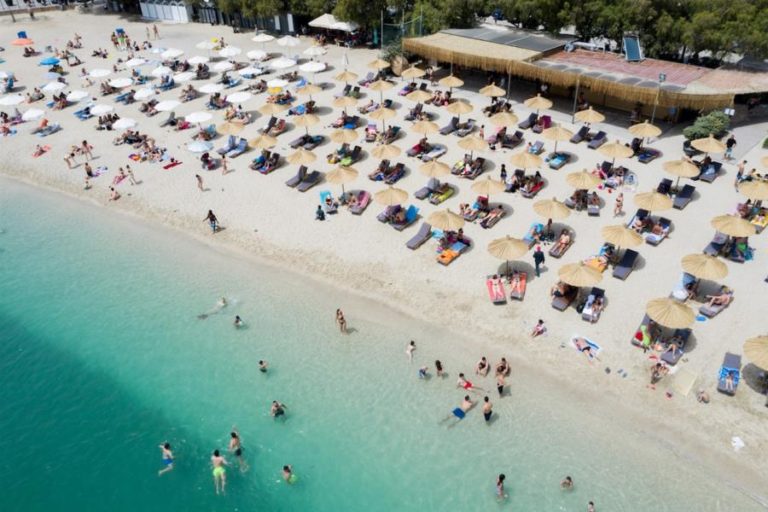 Nέα ΚΥΑ για τους κανόνες τήρησης αποστάσεων στις παραλίες