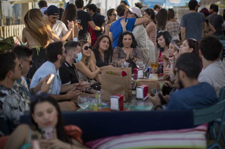 Νέο ρεκόρ με 183.000 κρούσματα κορονοϊού παγκοσμίως σε μία μέρα (video)