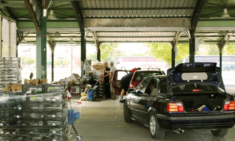 Μέθοδος “drive through” στη διανομή προϊόντων ΤΕΒΑ στη Λάρισα