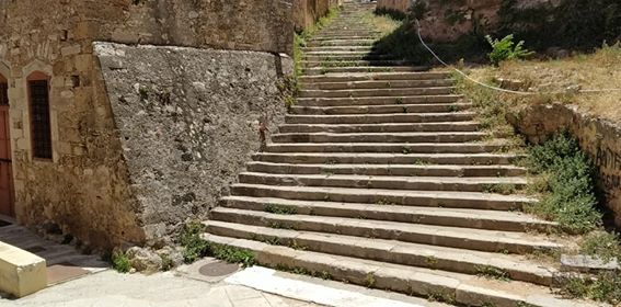Χανιά: Αποκατάσταση πέτρινης σκάλας πίσω από το ΚΑΜ