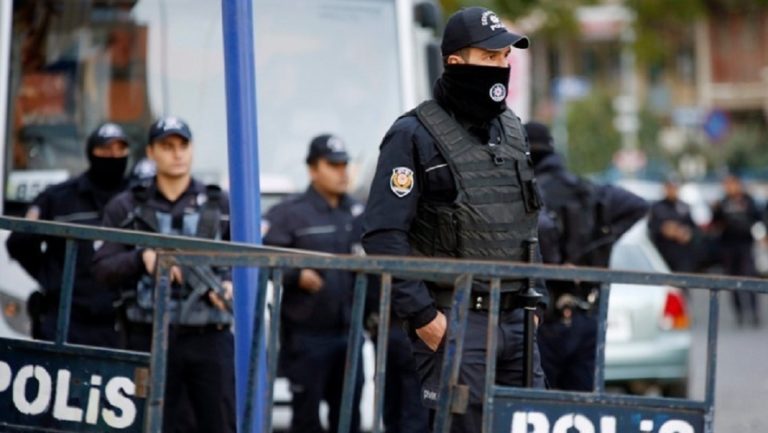 Τουρκία: Αθρόες συλλήψεις εν ενεργεία στρατιωτικών για διασυνδέσεις με τον Φ. Γκιουλέν