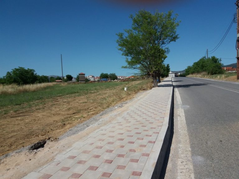 Τα πεζοδρόμια προς την 124 Π.Β.Ε. Τρίπολης