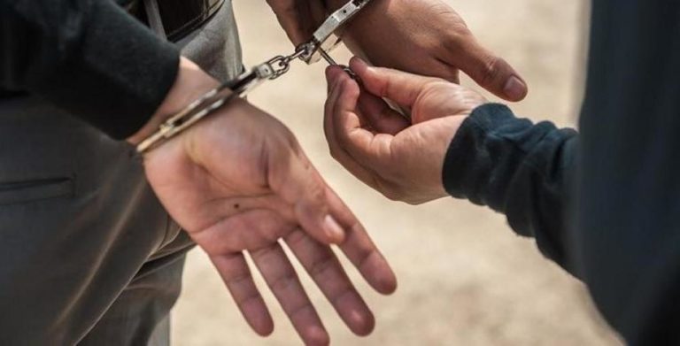 Σύλληψη 71χρονου στη Καστοριά για παράνομη μεταφορά αλλοδαπών