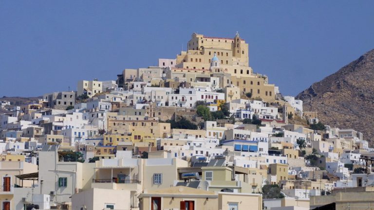 Covid-19, η επόμενη μέρα: Πανέτοιμη η Σύρος περιμένει τους τουρίστες