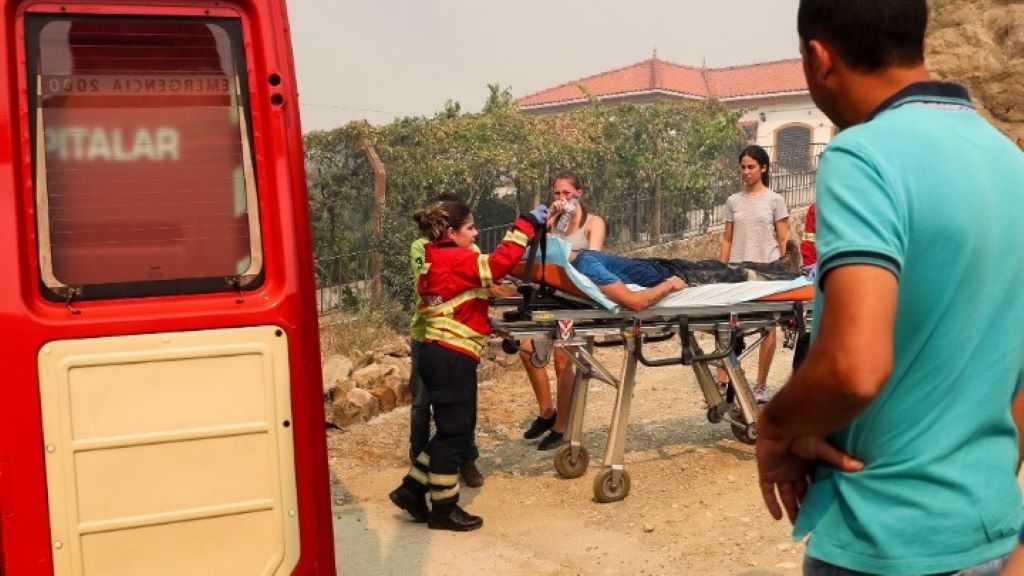 Μαίνεται η φωτιά στην Πορτογαλία – Νεκρός πυροσβέστης σε τροχαίο