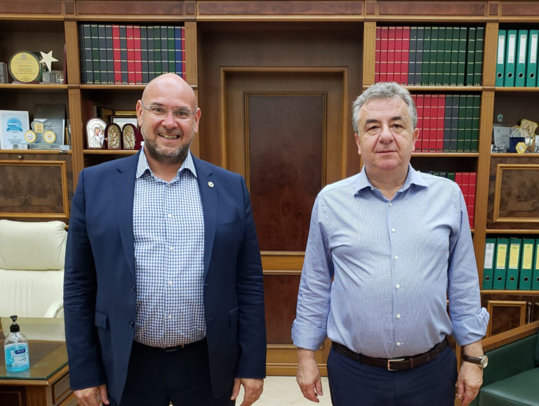 Περιφέρεια Κρήτης: Αγοράζει 15 ασθενοφόρα και 4 αυτοκίνητα για τους ορεινούς δήμους