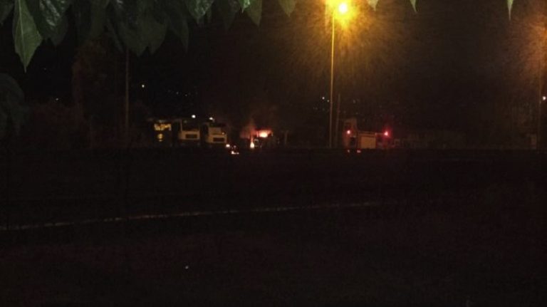 Χανιά: Στις φλόγες τυλίχθηκαν δυο φορτηγά
