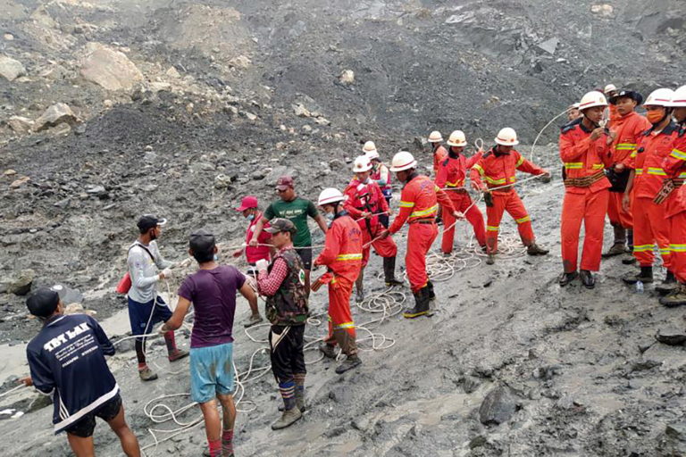 Δεκάδες νεκροί από κατολίσθηση σε ορυχείο στη Μιανμάρ