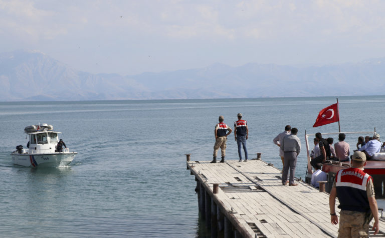 Τουρκία: Τουλάχιστον 54 άνθρωποι πνίγηκαν στη λίμνη Βαν