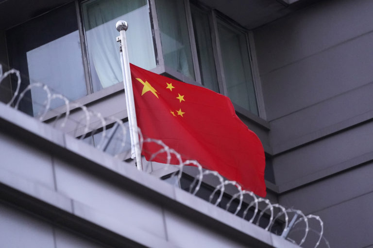 Το Πεκίνο καταγγέλλει ότι η κινεζική πρεσβεία στην Ουάσινγκτον δέχεται απειλές