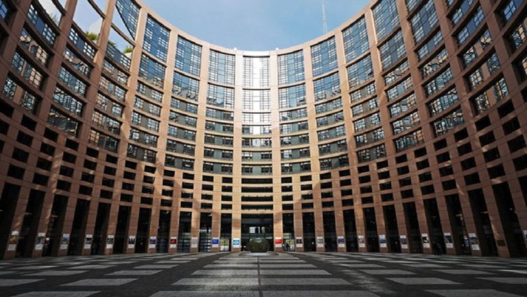 Διάρρηξη στο Ευρωκοινοβούλιο: “Ξάφρισαν” τα γραφεία 50 ευρωβουλευτών (video)
