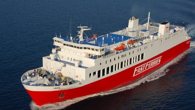 Μηχανική βλάβη στο πλοίο “Θεολόγος”- Κατέπλευσε στη Ραφήνα με 687 επιβάτες