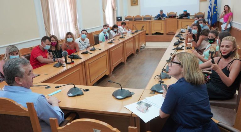 Στ. Αρναουτάκης σε Ρουμάνους δημοσιογράφους: «Είμαστε ένας ασφαλής προορισμός» (video)