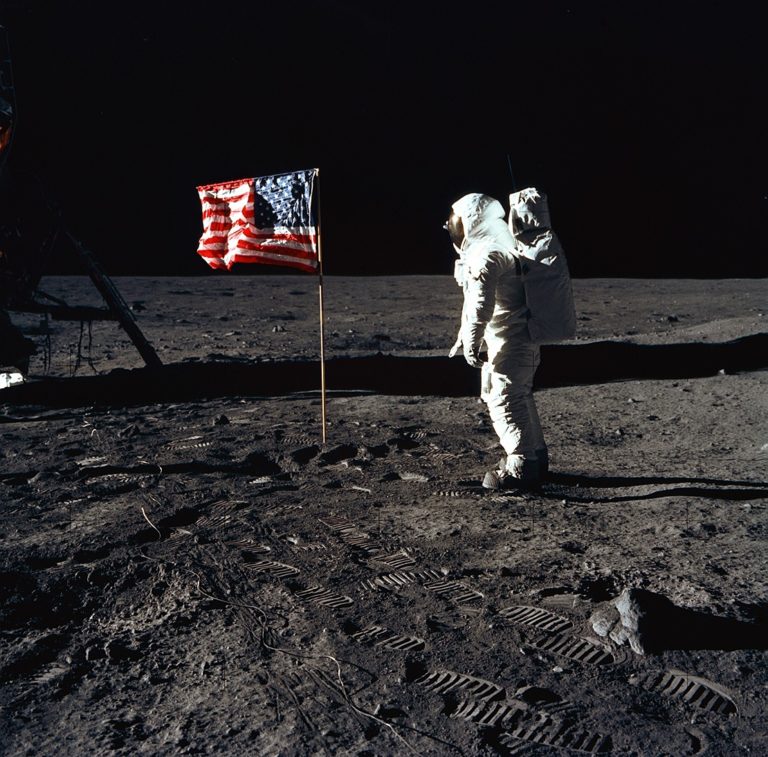 «Apollo 11 – Η άγνωστη ιστορία» στην ΕΡΤ2