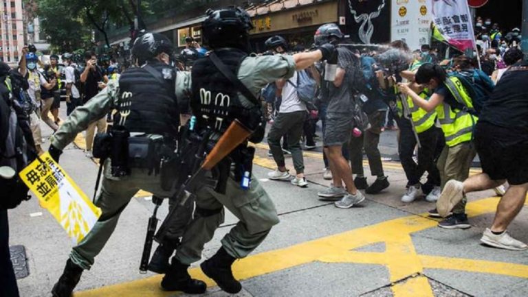 Με συλλήψεις εγκαινιάζεται ο νόμος εθνικής ασφάλειας της Κίνας στο Χονγκ Κονγκ