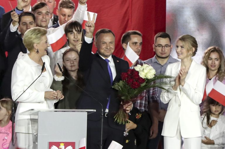 O Αντρέϊ Ντούντα νικητής των εκλογών στην Πολωνία