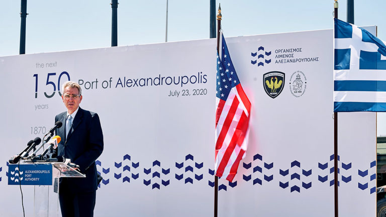 O Αμερικανός Πρέσβης στην Αθήνα, Τζέφρυ Πάϊατ μιλάει σε εκδήλωση για τα 150 χρόνια του λιμένα της Αλεξανδρούπολης